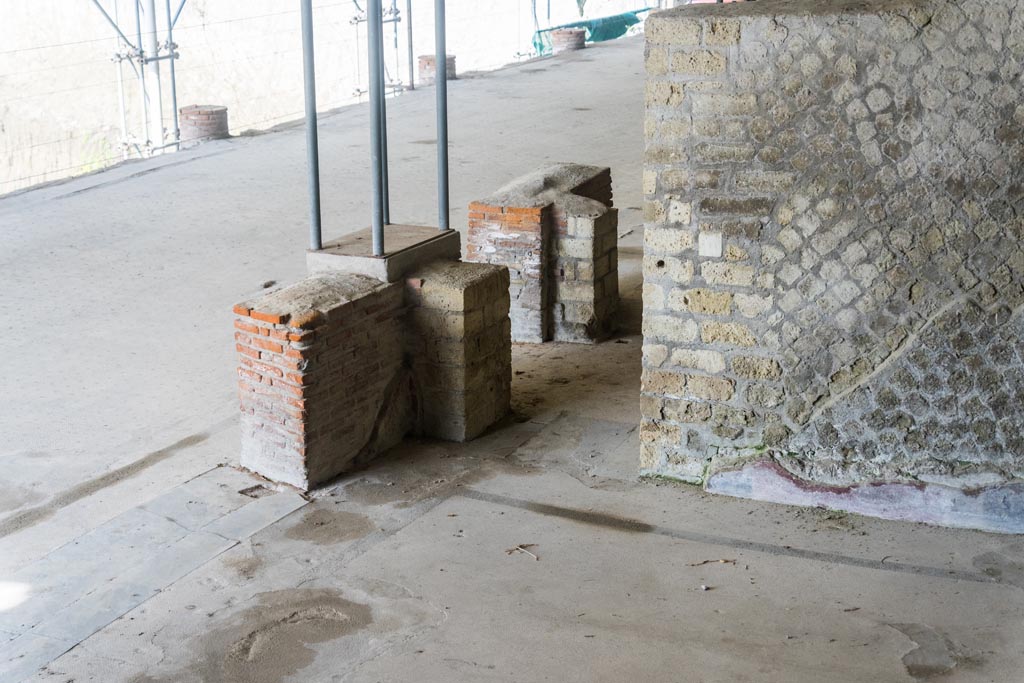 Herculaneum Villa dei Papiri. October 2023.
Room (i), triclinium, looking south-west towards lower west wall with doorway to corridor (h), in centre. Photo courtesy of Johannes Eber.